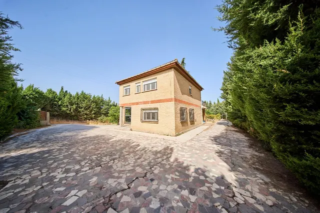 GRAN CASA REFORMADA EN ALHENDÍN CON 2.500 M2 DE PARCELA - foto 2
