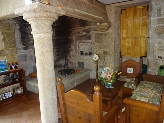 SE VENDE CASA SEÑORIAL PAREADA DE PIEDRA REFORMADA Y EN PERFECTO ESTADO EN PADRON — 21