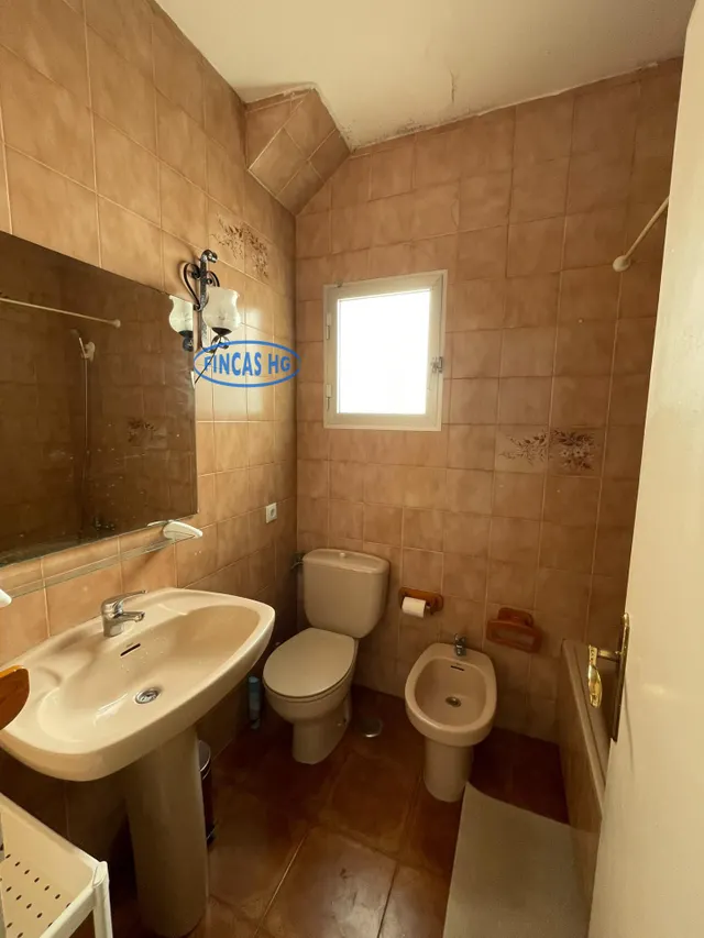 Vivienda situada en el barrio de Altozano, muy próxima a la Plaza de América — 14