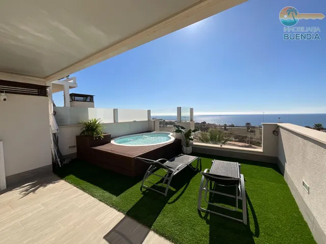 Ático  con vistas al mar  en el alamillo — 12