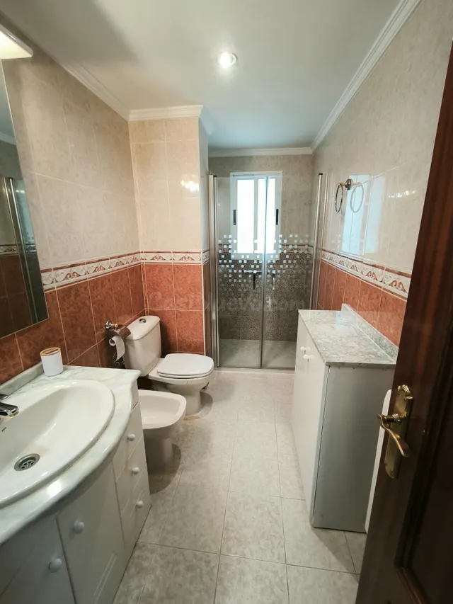 Piso ideal para estudiantes en Calle Javier de Burgos – Zona - foto 3