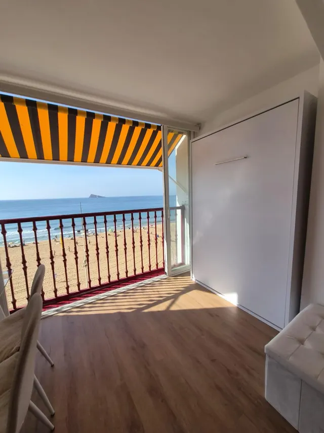 Estudio Reformado en Primera Línea de Playa Levante Benidorm - foto 3