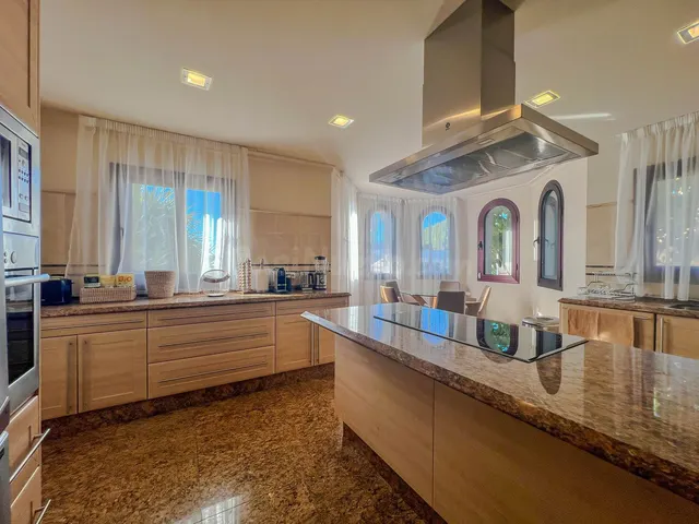 Villa 5 habitaciones 650m² en alquiler - Centro - foto 4
