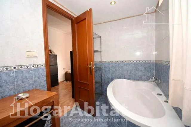 Luz natural y amplitud en este piso esquinero con dos balcones, ascensor y trastero a 100 metros de la playa — 29