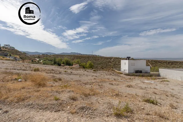 Terreno urbano de 750 m2 en Altos de La Zubia. Parcela 17, manzana M — 36