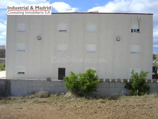 VENTA DE NAVE INDEPENDIENTE EN LOECHES - foto 3