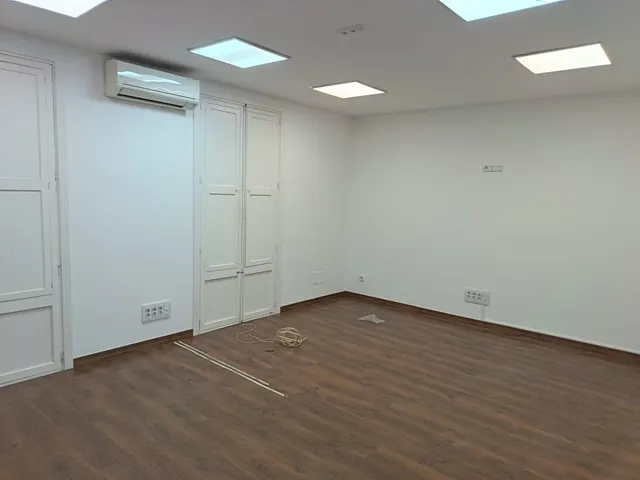 Amplia oficina de 185 m2 con 8 despachos en pleno centro de Palma — 13