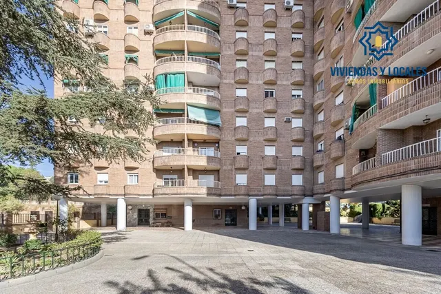 PISO CON GARAJE EN AV. PULIANAS — 30