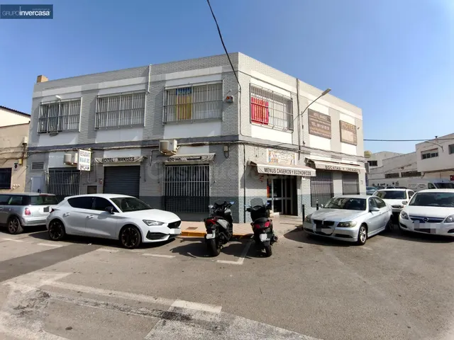 ¡Oportunidad de inversión! Edificio independiente con negoci