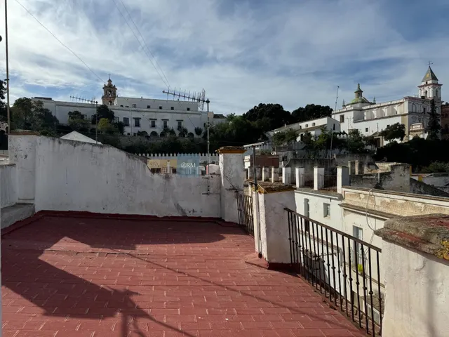 Vivir en el centro de Sanlúcar es un privilegio, y esta casa - foto 2