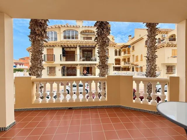 Apartamento con piscina comunitaria, Alicante, Torrevieja. 2 habitaciones, 66 m2, 200 metros del mar — 3