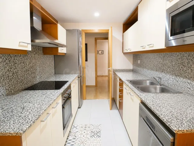 Amplia vivienda seminueva con dos terrazas, zona comunitaria - foto 3