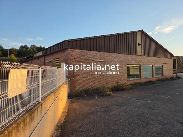 Nave a la venta y en alquiler en Ontinyent. - foto 2