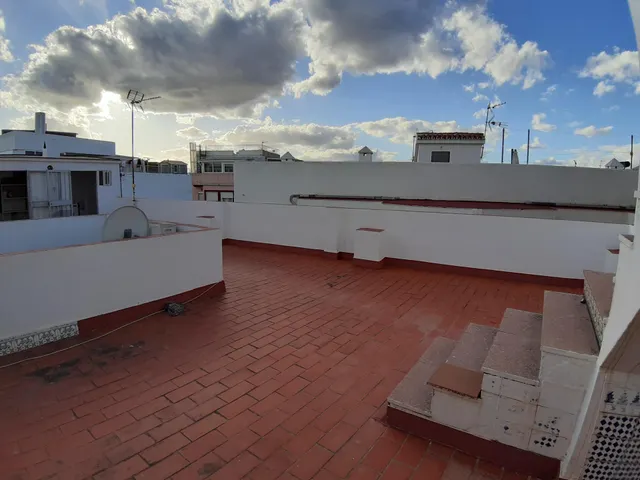 CASA MUY AMPLIA DE 4 DORMITORIOS LISTA PARA ENTRAR A VIVIR ( LAS LAGUNAS) — 40
