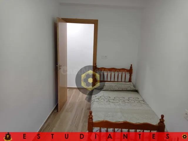 EST/ Piso en alquiler para ESTUDIANTES con CUATRO dormitorio - foto 5