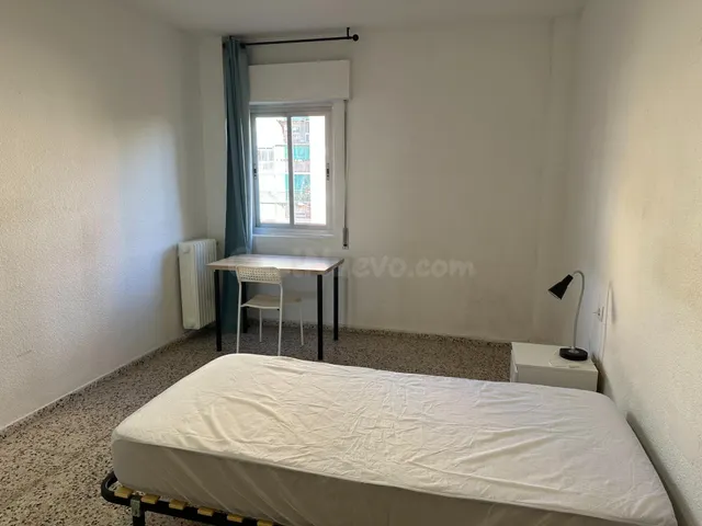 OPORTUNIDAD EN ALQUILER DE PISO DE 3 DORMITORIOS - foto 4