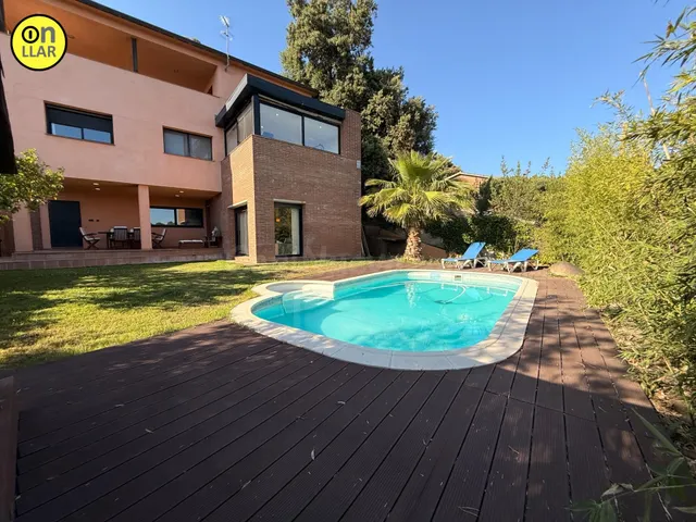 Casa con piscina en l'Ametlla del Vallès (Zona Pinar i Portú