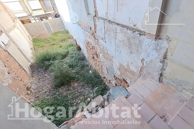 ¡OPORTUNIDAD INCREÍBLE! TERRENO URBANO AMPLIO Y CON COCHERA — 14