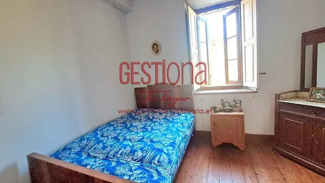 MAJESTUOSA CASA PARA REFORMAR. SOBA — 24