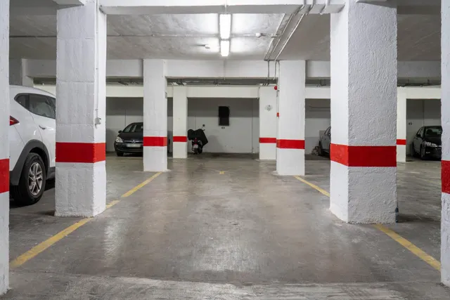 Alquiler plaza de aparcamiento para moto en Arabial — 28