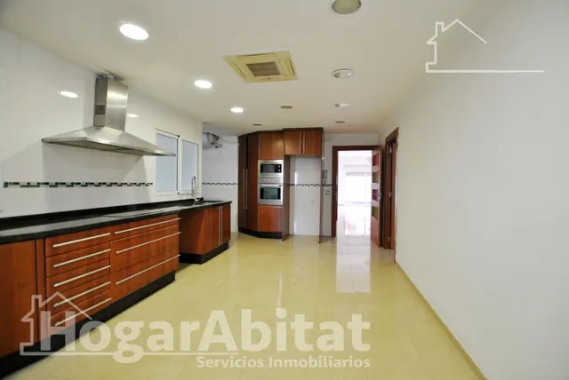¡GRAN OPORTUNIDAD! AMPLIO, BONITO Y EXTERIOR CON TERRAZA EN EL CENTRO — 36