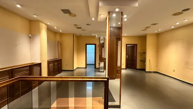 Local comercial en Pasaje Beltrán ( Zona El Collado) — 8