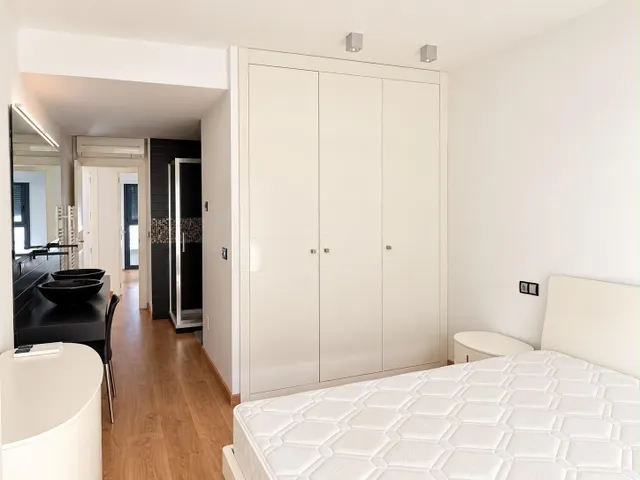 Moderno chalet adosado de 315m2 con gran garaje y piscina comunitaria — 13