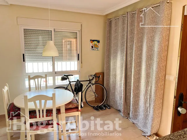 Bonito bajo, acogedor y lleno de luz natural en residencial con piscina y terraza — 8
