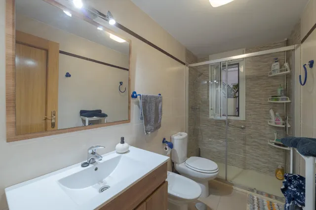 Una vivienda ideal con 2 dormitorios tanto para vivir con total comodidad en planta baja y sin barreras como para inversión segura. ¡Lista para entrar a disfrutar! En Churriana de la Vega. — 10