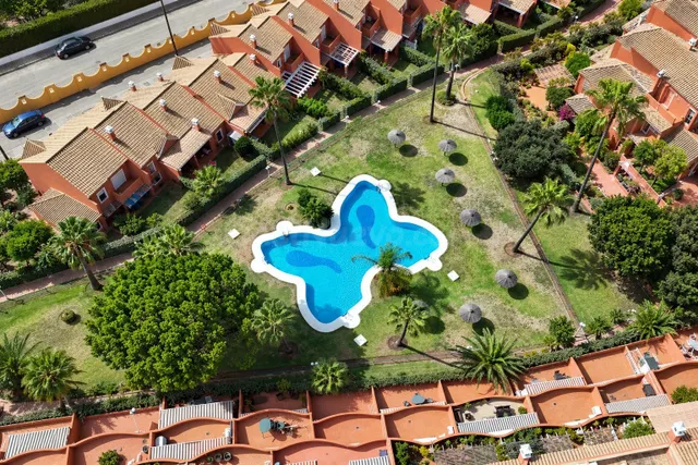Chalet adosado en Avenida Octavio Augusto, Novo Sancti Petri, Chiclana de la Frontera — 2
