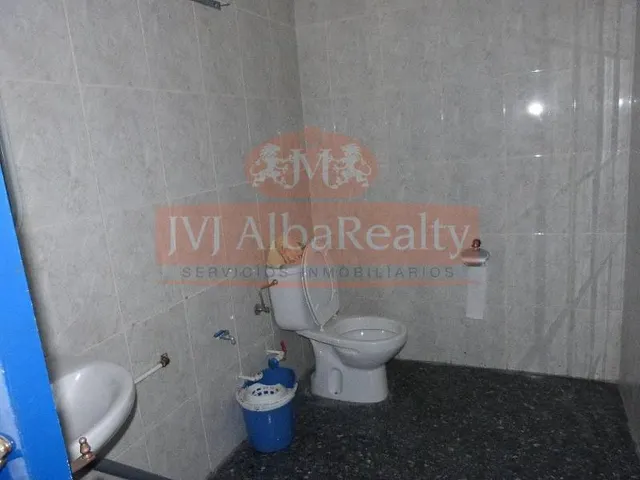 SE VENDE LOCAL 181MTS. A DOS CALLES FACHADA 10.30 Y FACHADA DE 6.30 — 5