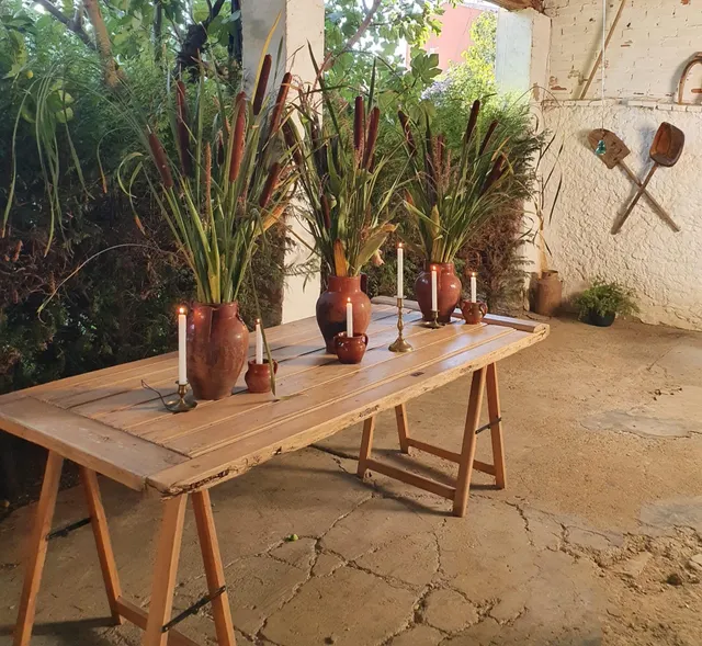 SE VENDE CASA EN EL CENTRO . 2 PLANTAS, 4 HAB., SALÓN, COCINA, GALERÍA, BAÑO.  AMPLIO PATIO — 8