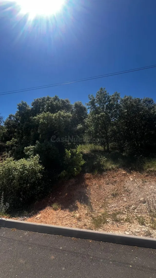 Parcela urbana de 1.300 m2 en Los Manantiales, Hontoba - foto 3