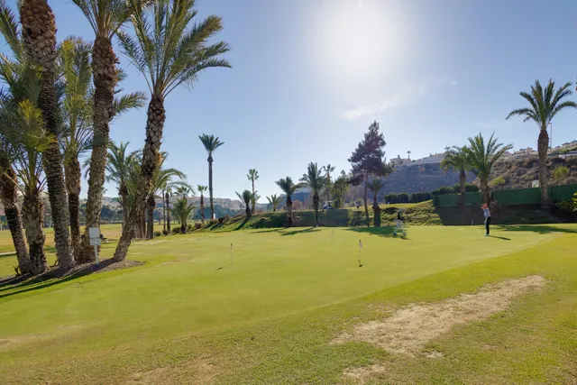 MAGNIFICO CHALET INDEPENDIENTE CON PISCINA PRIVADA Y VISTAS AL CAMPO DE GOLF EN CIUDAD QUESADA — 38