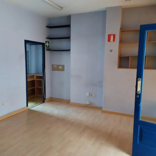 SE ALQUILA LOCAL COMERCIAL EN BELVIS — 4