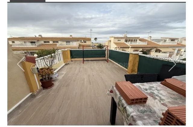 ADOSADO DE 4 DORMITORIOS Y 3 BAÑOS, CON AMPLIA TERRAZA - ZON - foto 3