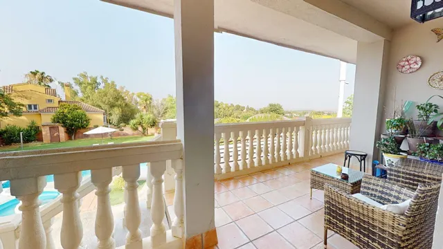 Chalet de lujo en Sansueña, Córdoba con 600 m2 construidos, parcela de 1.500 m2, piscina privada y amplios dormitorios — 11