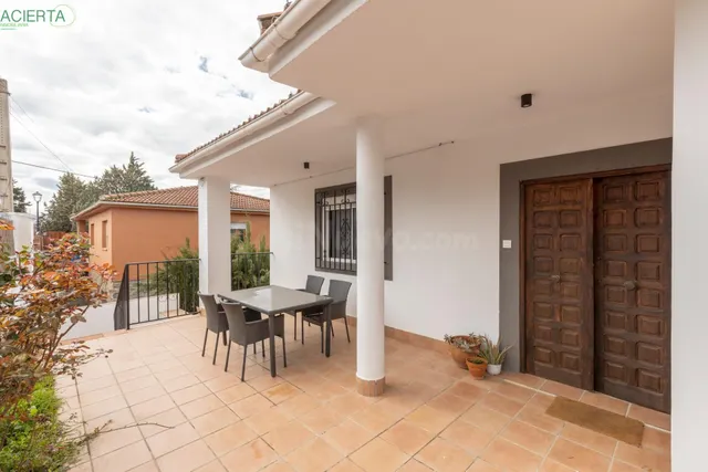 ESPECTACULAR CASA CON LICENCIA TURISTICA EN HUETOR SANTILLAN - foto 3