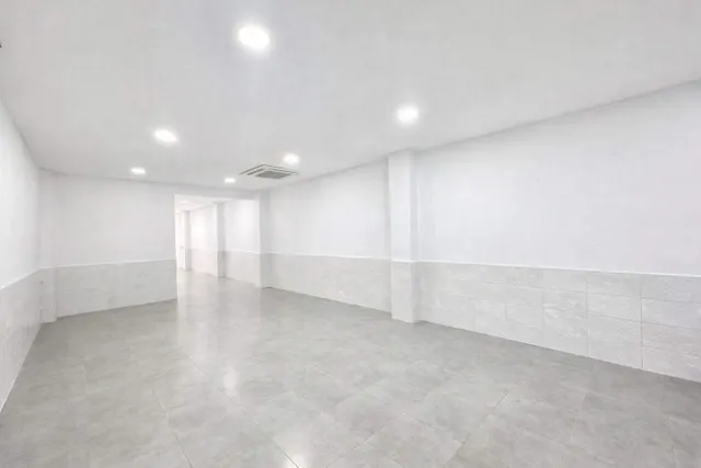 Local comercial alquilado de 107 m2 en pleno centro de Gandía – Ideal para inversionistas — 2