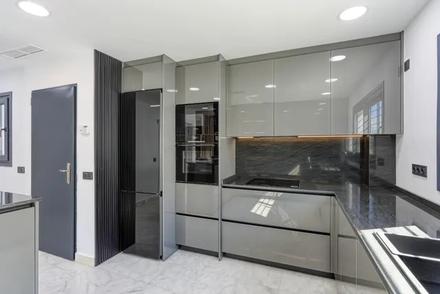 Villa independiente renovada, cerca a Mijas, con piscina privada y 5 dormitorios — 26