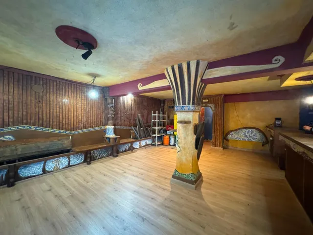 Amplio Local Comercial en Venta en Lagunas, Ourense