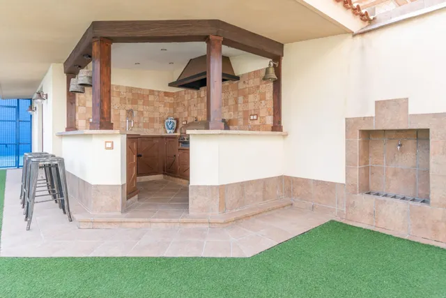 ¡Descubre el hogar de tus sueños en este espectacular chalet independiente! — 16