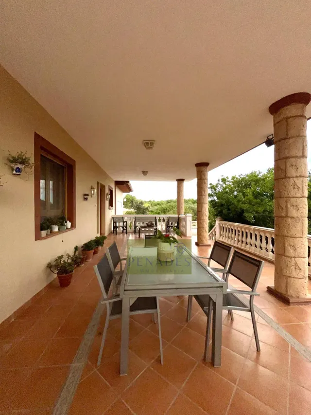 Espectacular chalet a la venta con impresionante jardín interior — 42