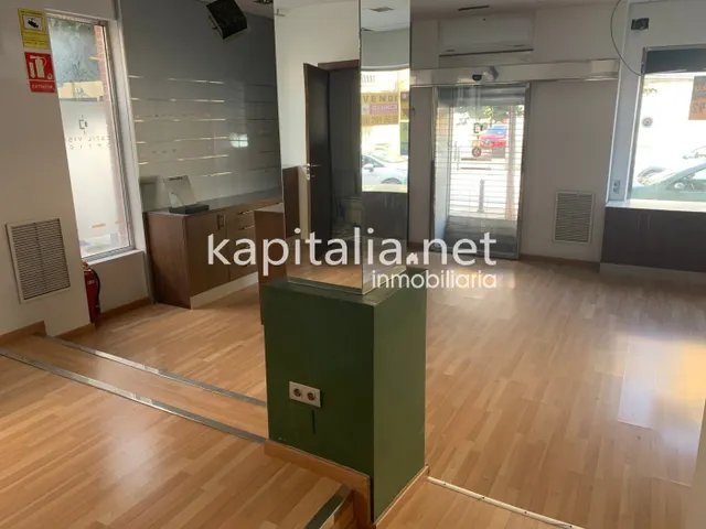 Local comercial chaflán a la venta zona Sant Rafael de Ontin