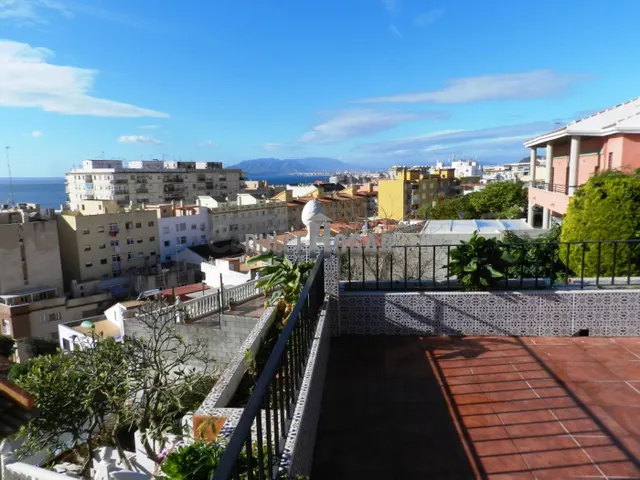 TRES HERMOSAS VIVIENDAS EN UNA SOLA CASA, CON VISTAS Y AMPLI