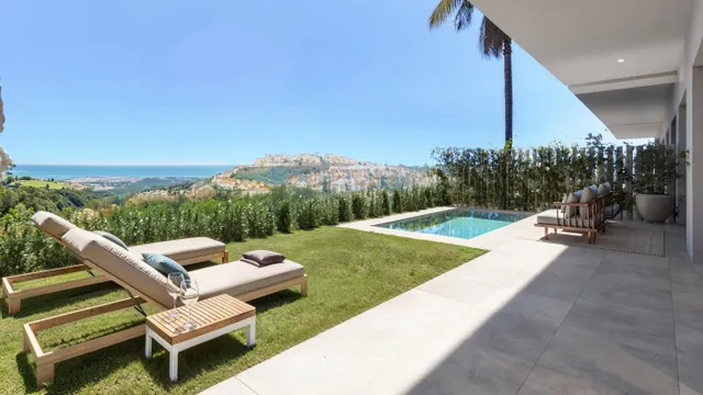 Adosado de lujo en Casares del Sol con piscina privada, jard - foto 2