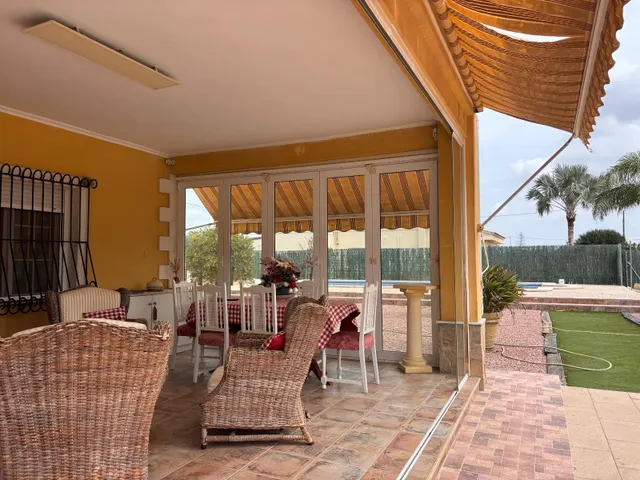 Exclusivo Chalet en La Hoya con Piscina y Amplios Espacios — 6