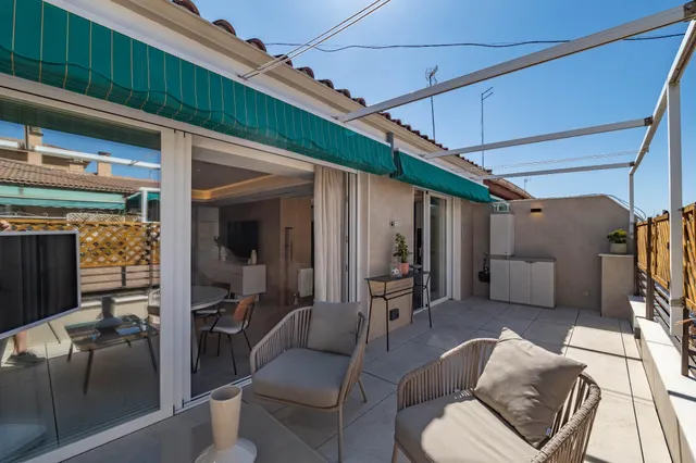 Impresionante Vivienda de Lujo con Diseño Moderno y Comodidades Exclusivas — 7
