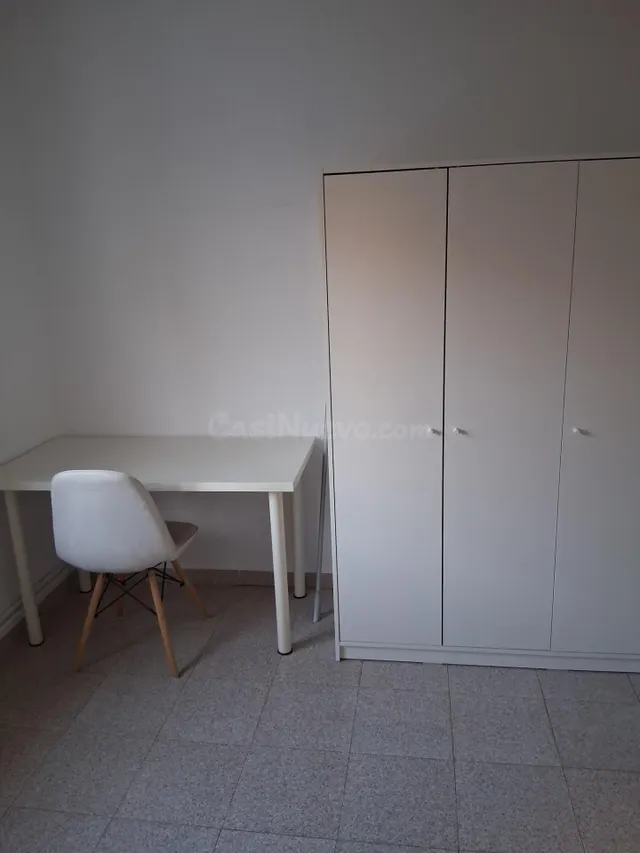Amplio piso de cuatro dormitorios con muebles a estreno. — 4