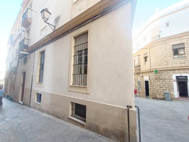 Amplio Duplex en el Barrio Santa María — 37